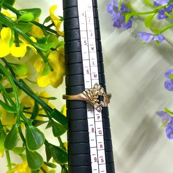 10k Yellow Gold and Sapphire Vintage Ring Size 7 - Picture 7 of 7